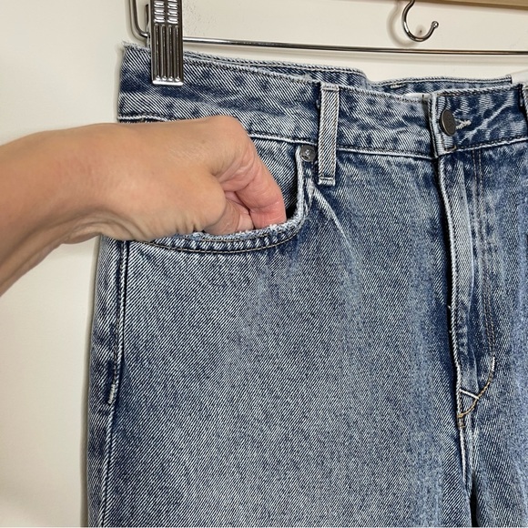 Lovers and Friends Logan Distressed Cropped Raw Edge Denim in Lost Hills preppy - Picture 3 of 16